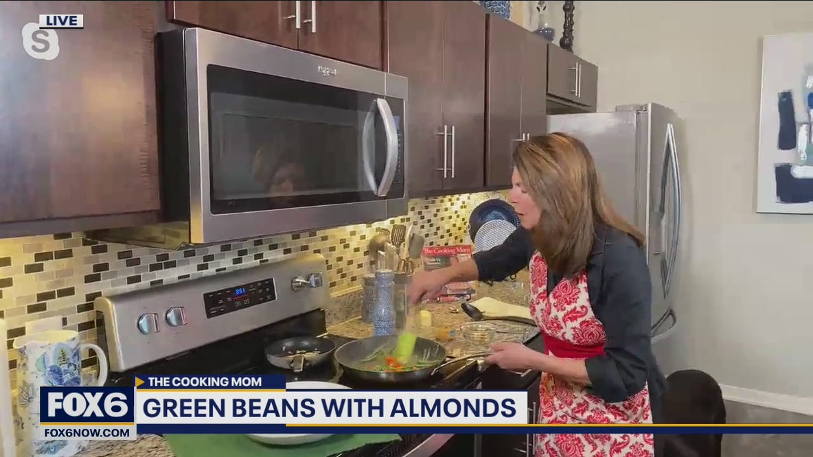Green beans with red pepper and almonds: recipe